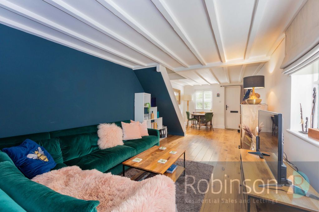 Property photo 2 of 13 10 North Star Lane-2