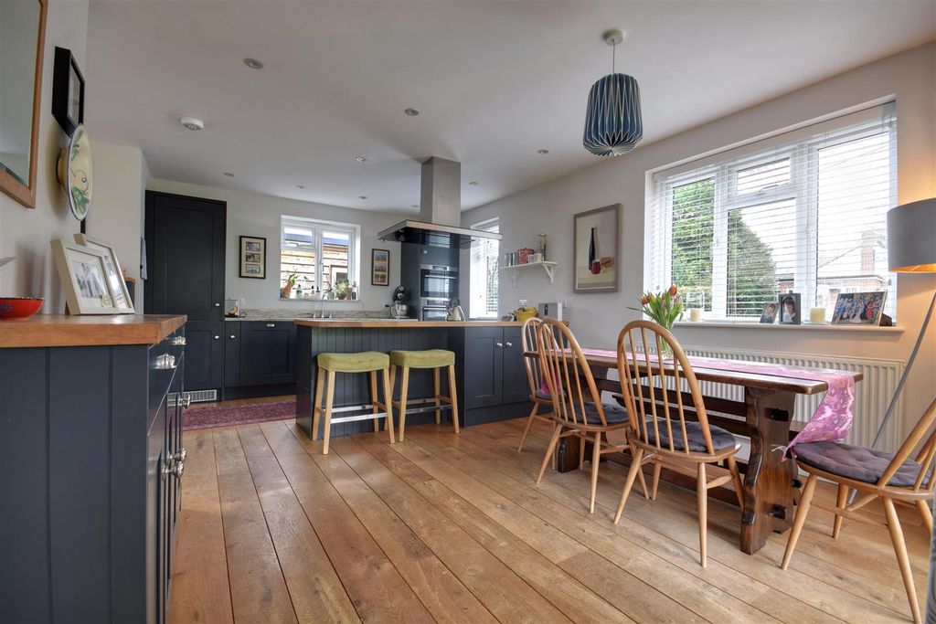 Property photo 2 of 26