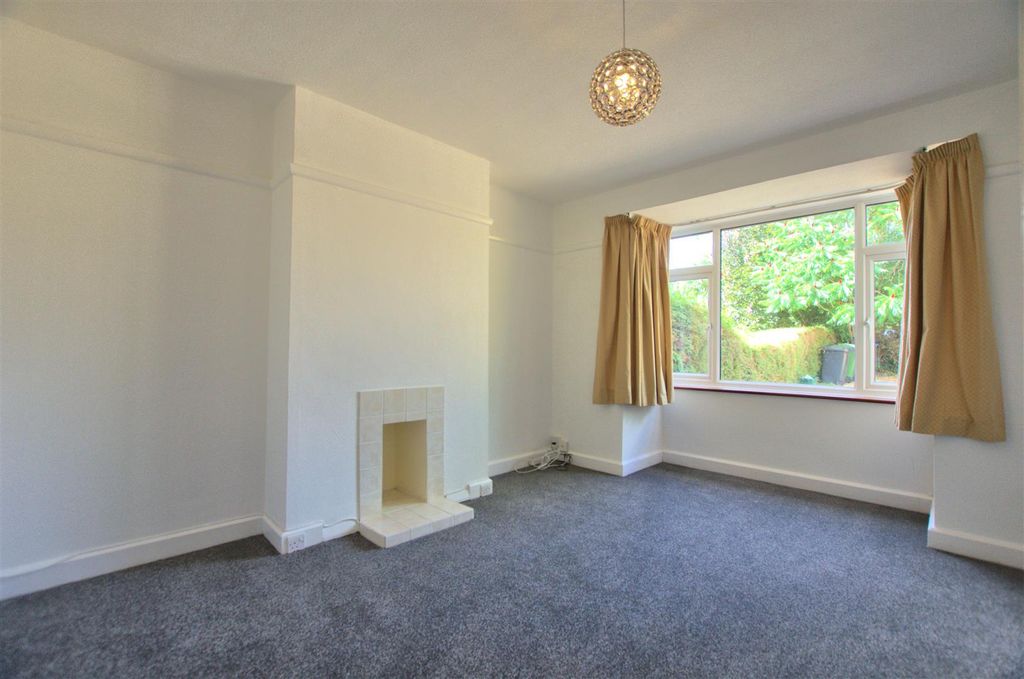 Property photo 2 of 10 Front Room