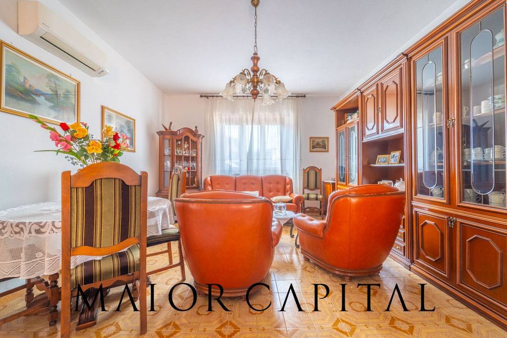 Property photo 3 of 27