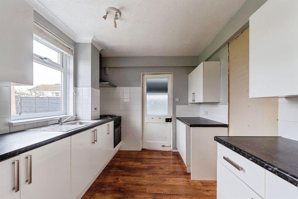 Property photo 3 of 21