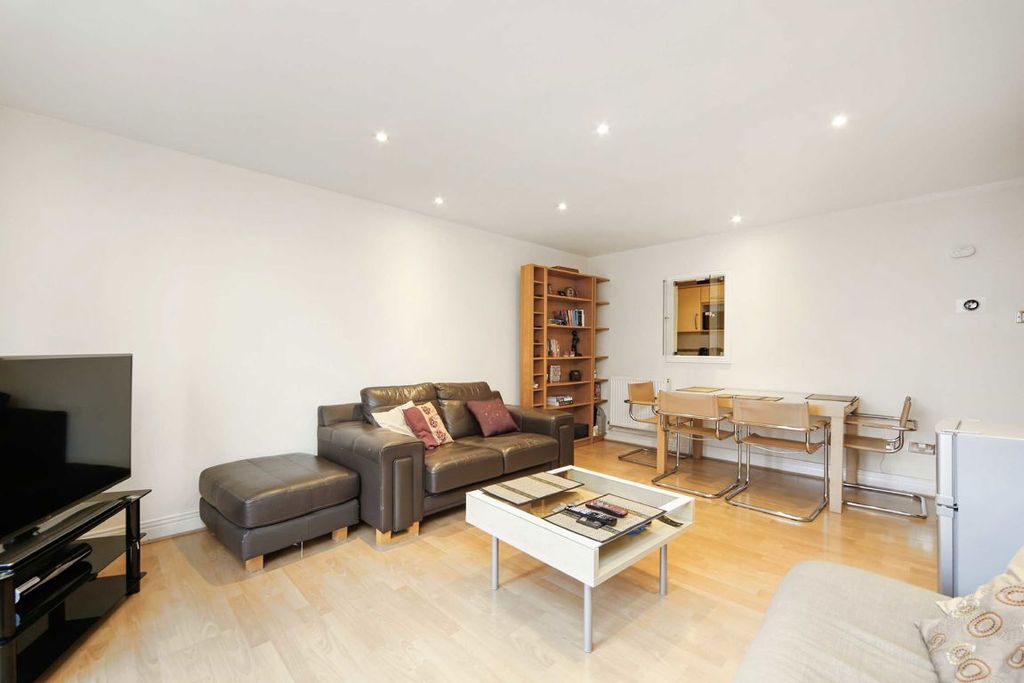 Property photo 2 of 8