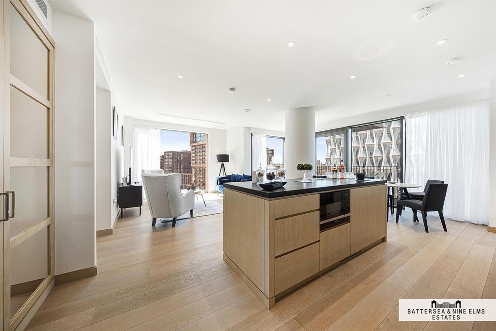 Property photo 2 of 25