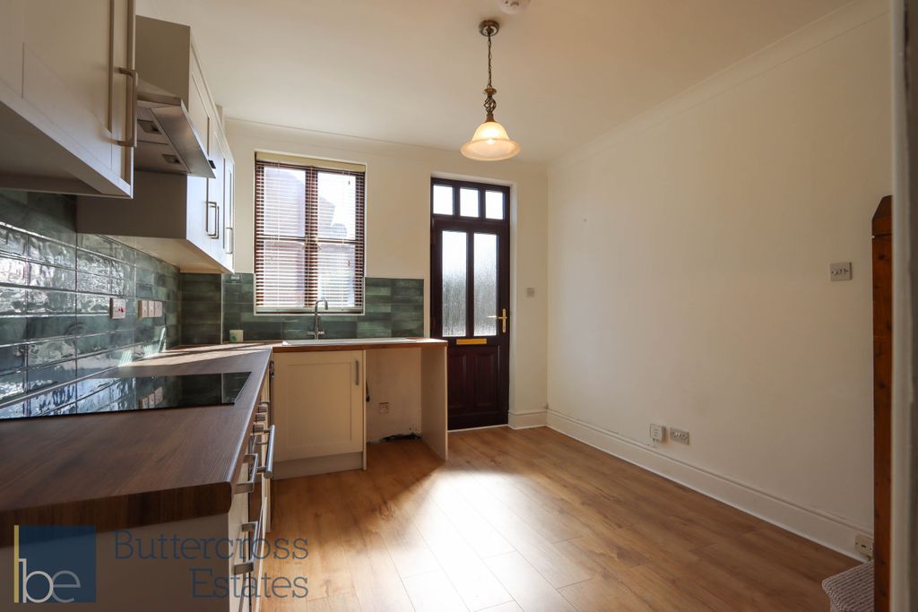 Property photo 3 of 12 Kitchen