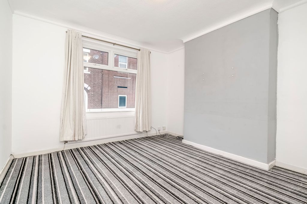 Property photo 3 of 31