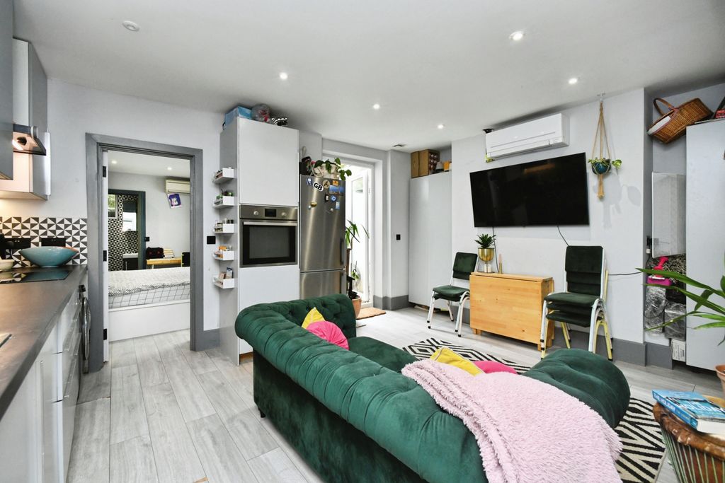 Property photo 3 of 20