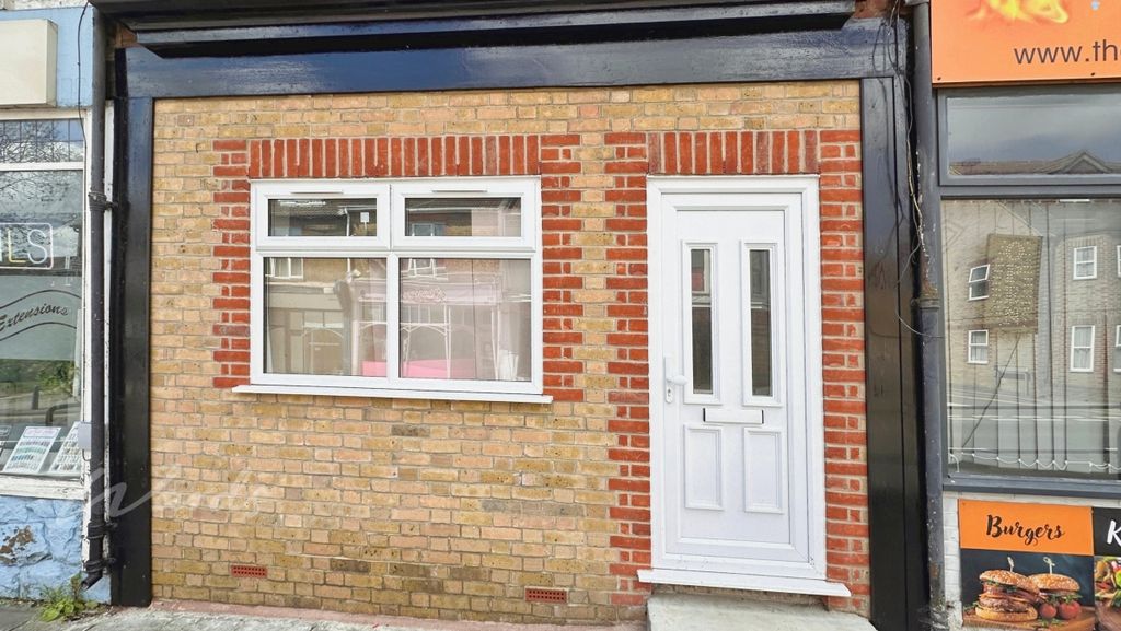 Property photo 1 of 6 High Street Front