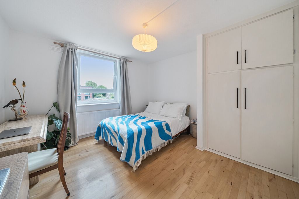 Property photo 3 of 9 1459408-11-6A05B4...