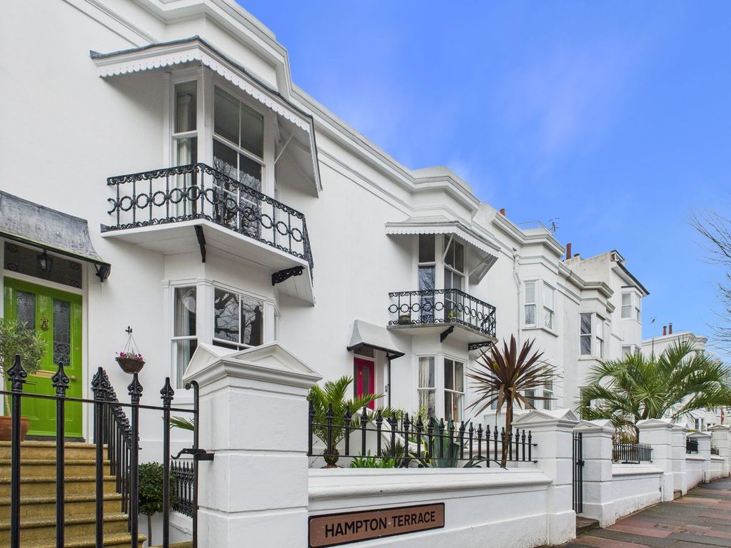 Property photo 2 of 26