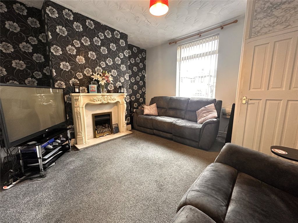 Property photo 2 of 13 Lounge