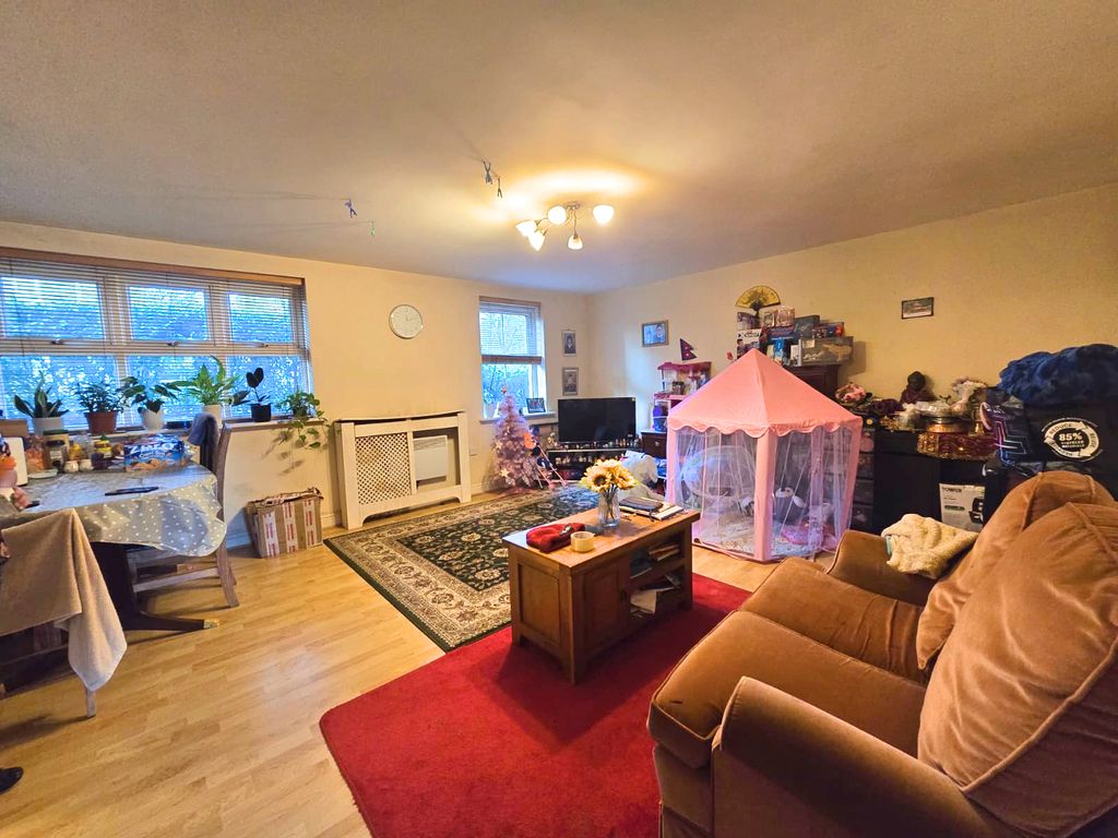 Property photo 2 of 6