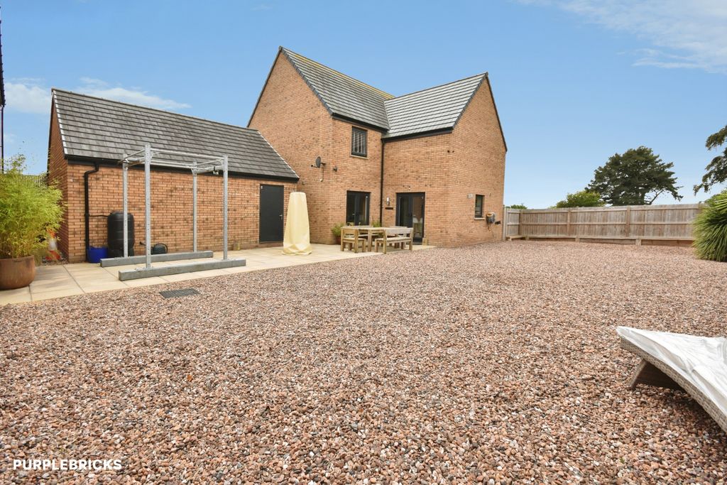 Property photo 2 of 27