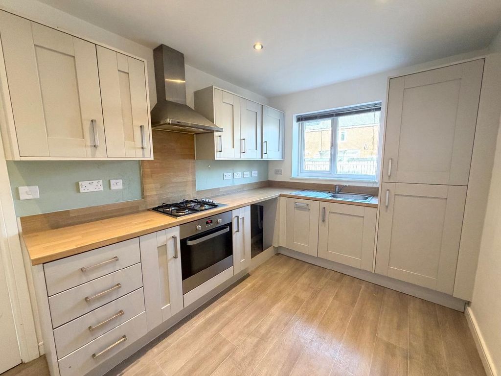 Property photo 2 of 17 Kitchen