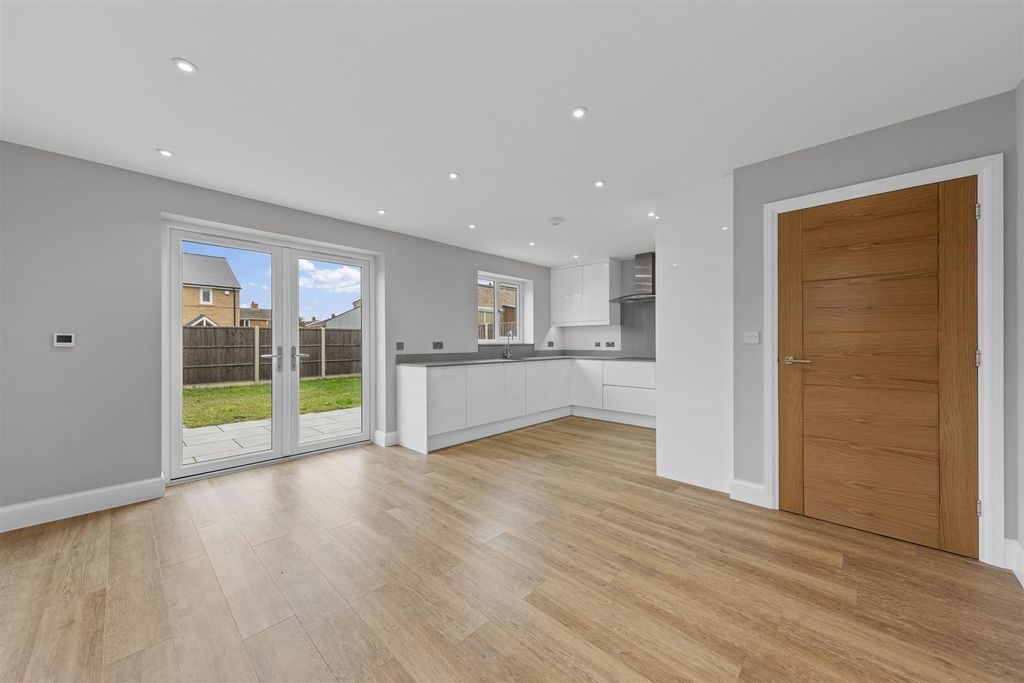 Property photo 2 of 19 6Elizabethancl21.Jpg