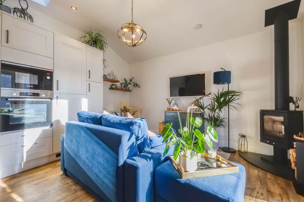 Property photo 3 of 29