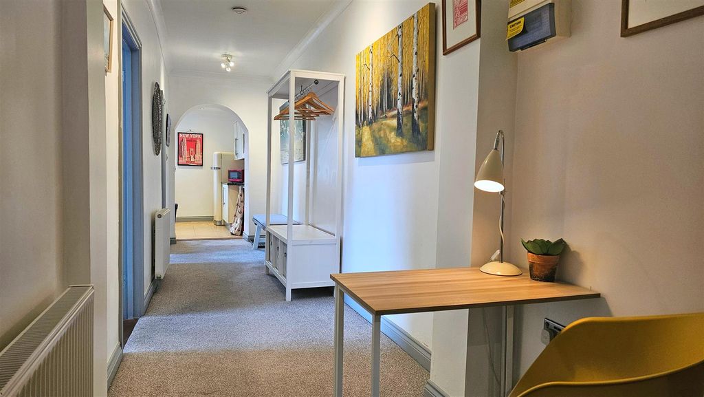 Property photo 2 of 8 Entrance Hall