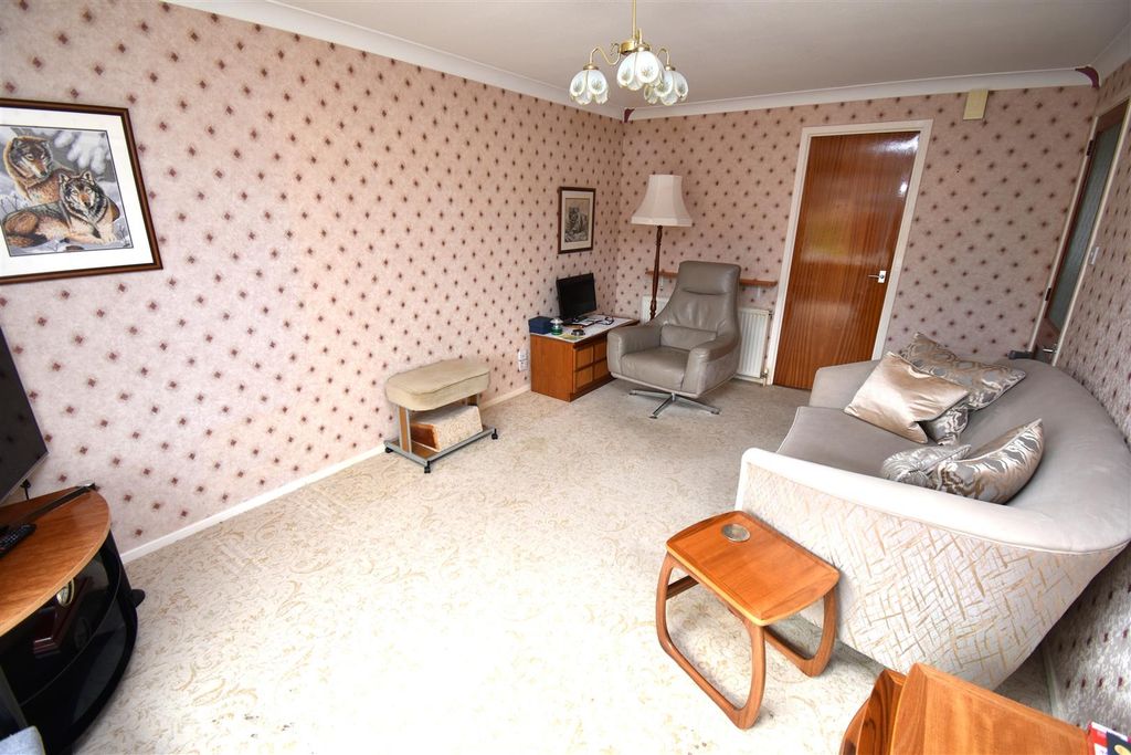 Property photo 3 of 14 Lounge.Jpg