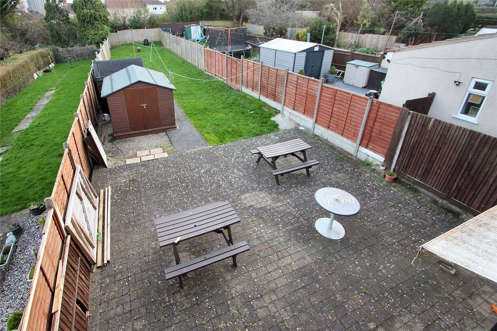 Property photo 2 of 17 Picture No. 20