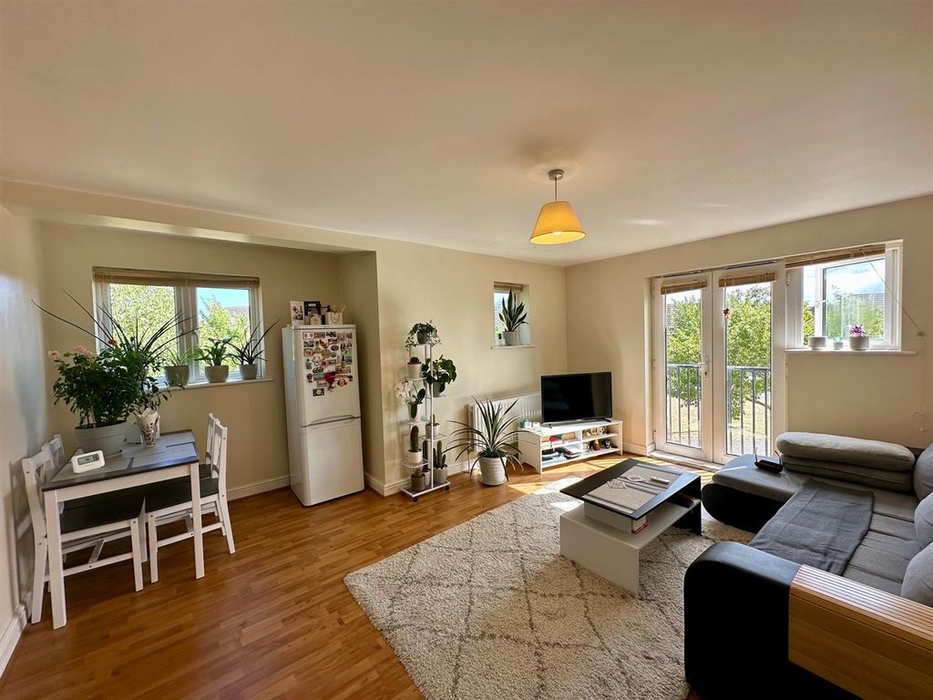 Property photo 3 of 15 Lounge/Dining Room