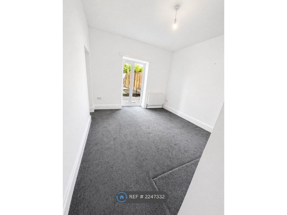 Property photo 2 of 7 Living Room