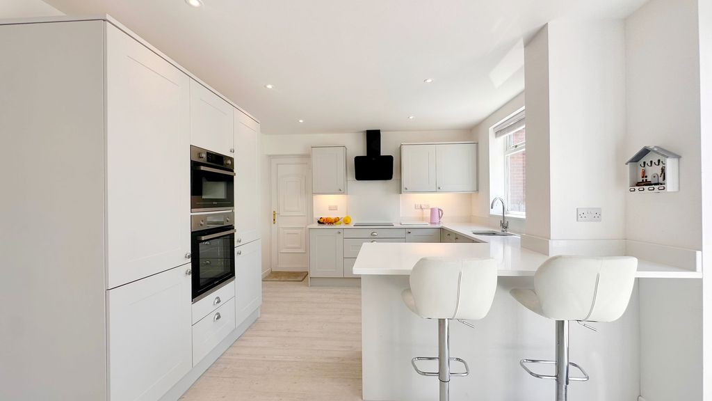 Property photo 2 of 37 Open Plan Living Kitchen Dining