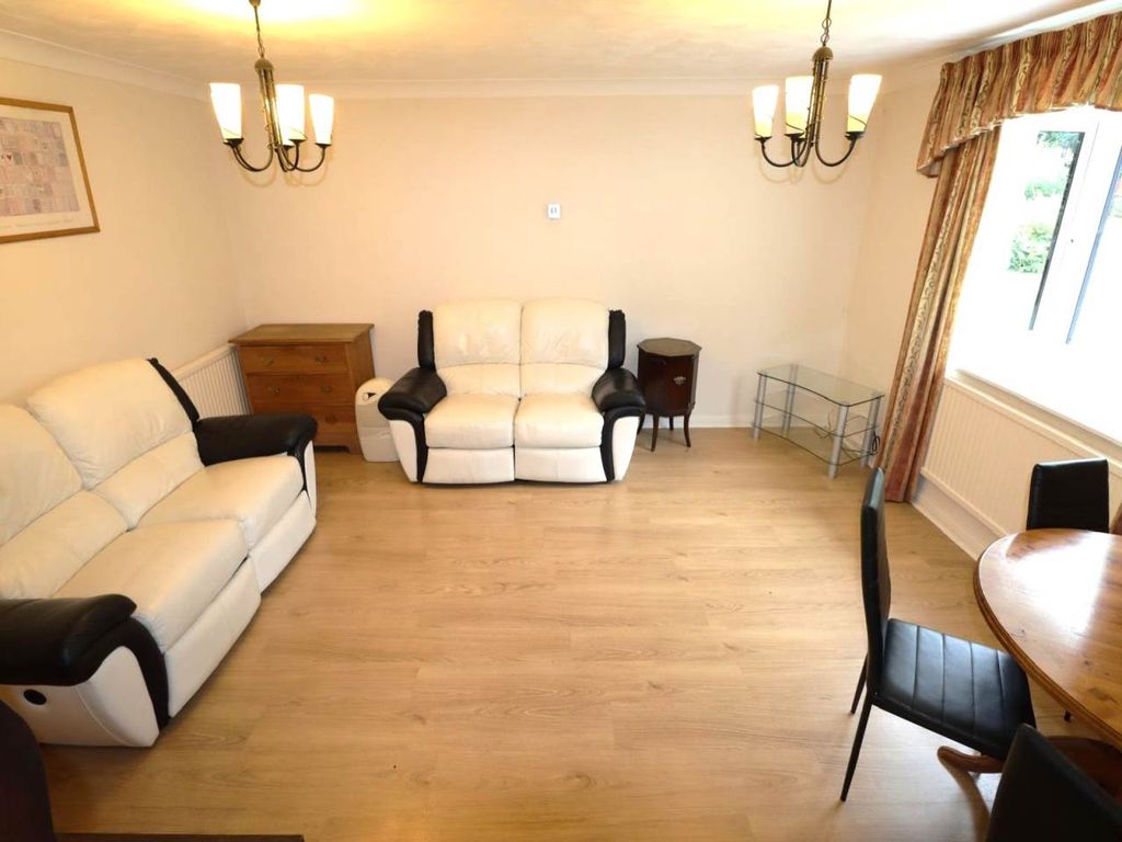 Property photo 2 of 8 7Eacfe90-8A71-4B5B-Bf9B-B5A2Fc38A2d9