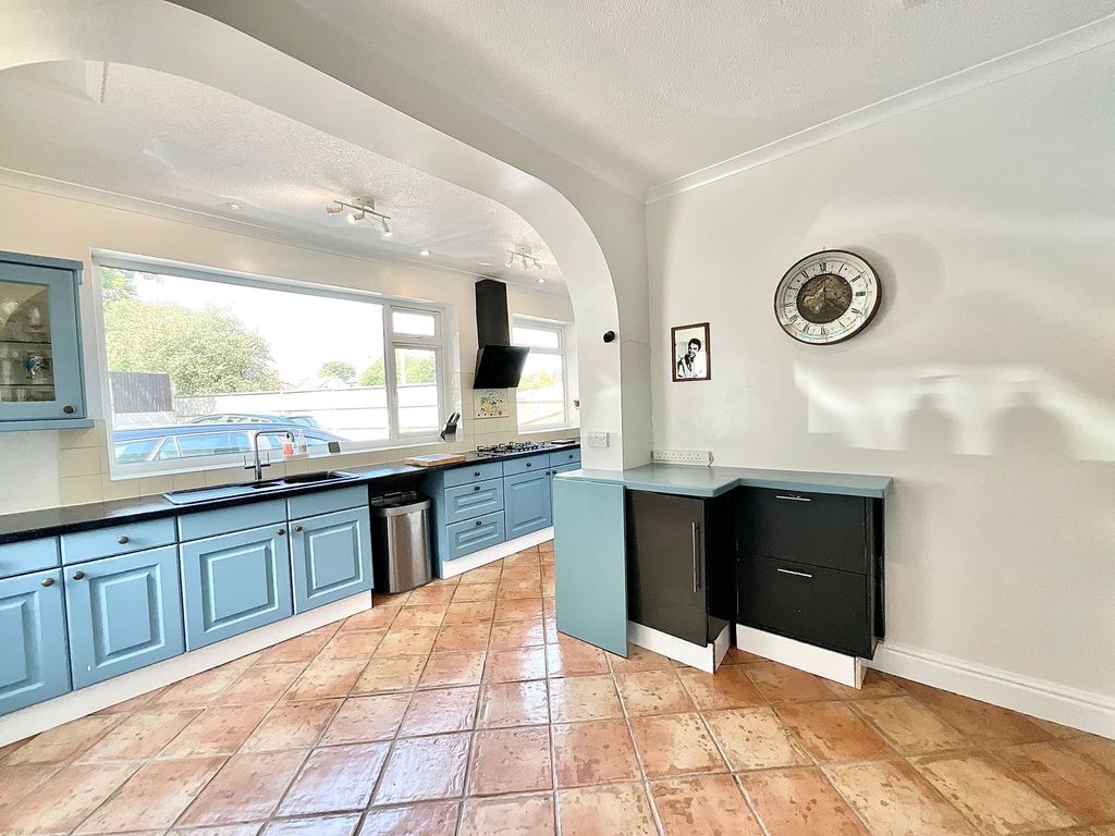 Property photo 2 of 39