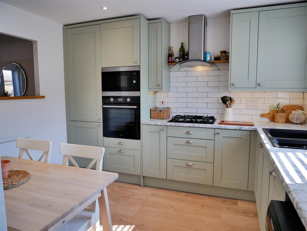 Property photo 2 of 21 Dining Kitchen