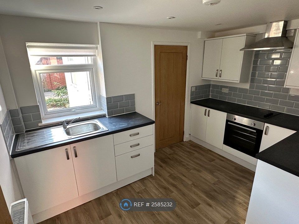 Property photo 3 of 11 Kitchen