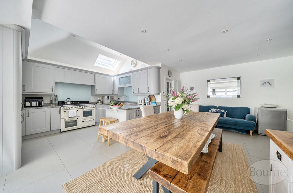 Property photo 3 of 22 24074479-4063-4Ab...