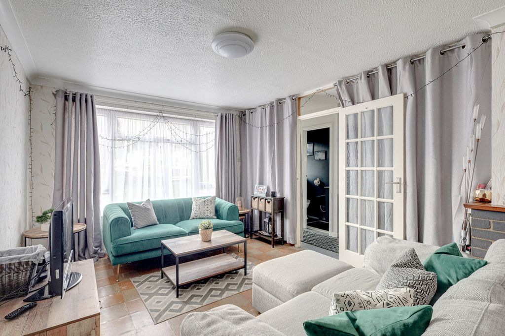 Property photo 2 of 23