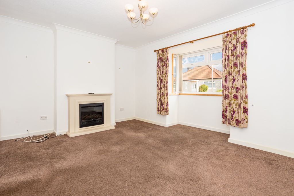 Property photo 2 of 35 Living Room
