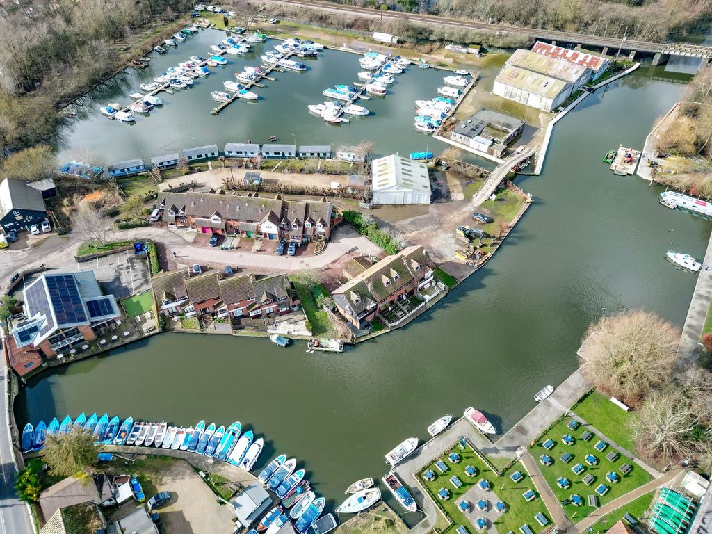 Property photo 2 of 27