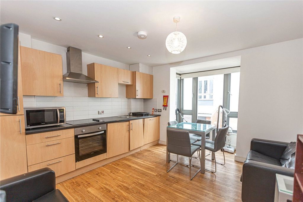 Property photo 2 of 8 Picture No. 25