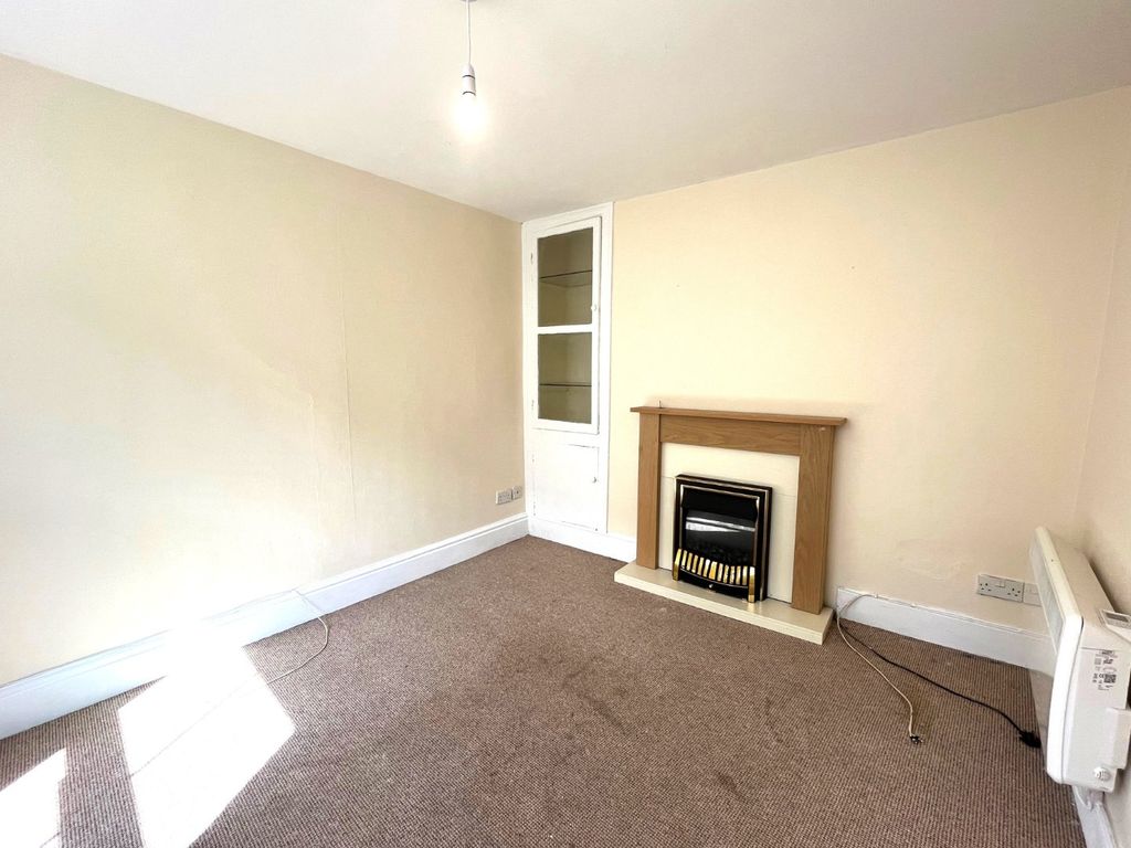 Property photo 3 of 13 Tiverton, Seddons