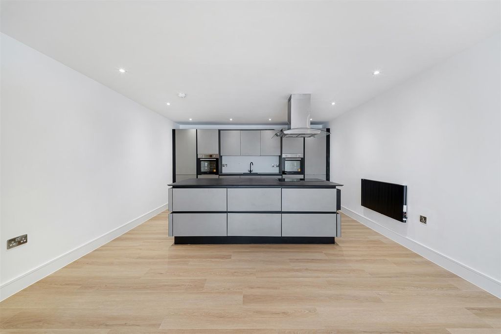 Property photo 3 of 25 34A Chapel Lane Flat 2-24.Jpg