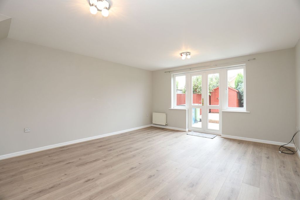 Property photo 2 of 14 Living / Dining