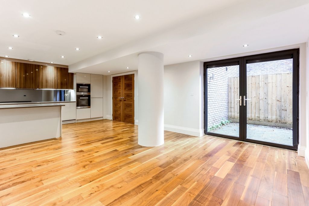 Property photo 1 of 16 Flat 9, 77 Muswel...