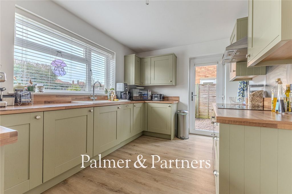 Property photo 2 of 27 Picture No. 25