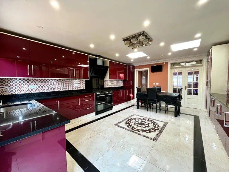 Property photo 3 of 16 Gallery