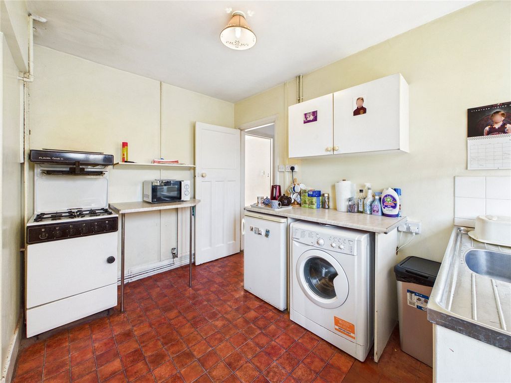 Property photo 3 of 18 Kitchen
