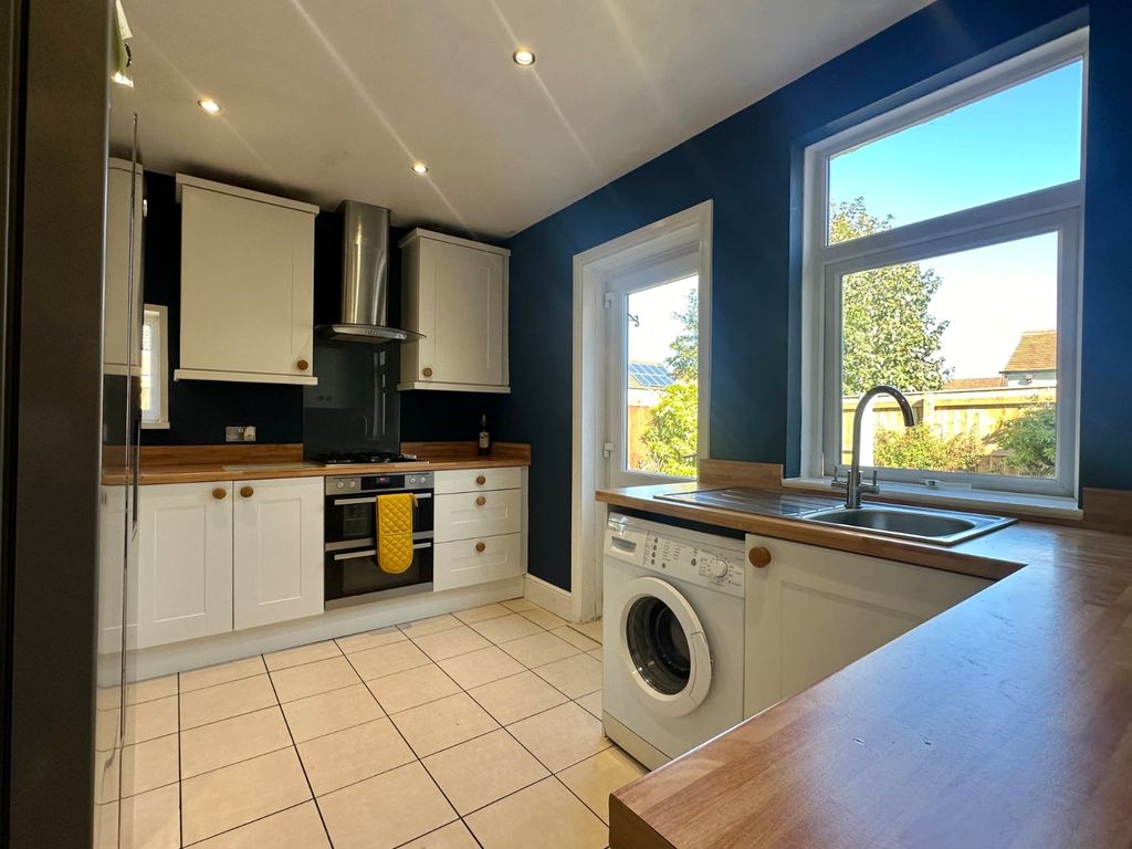 Property photo 2 of 14 Kitchen