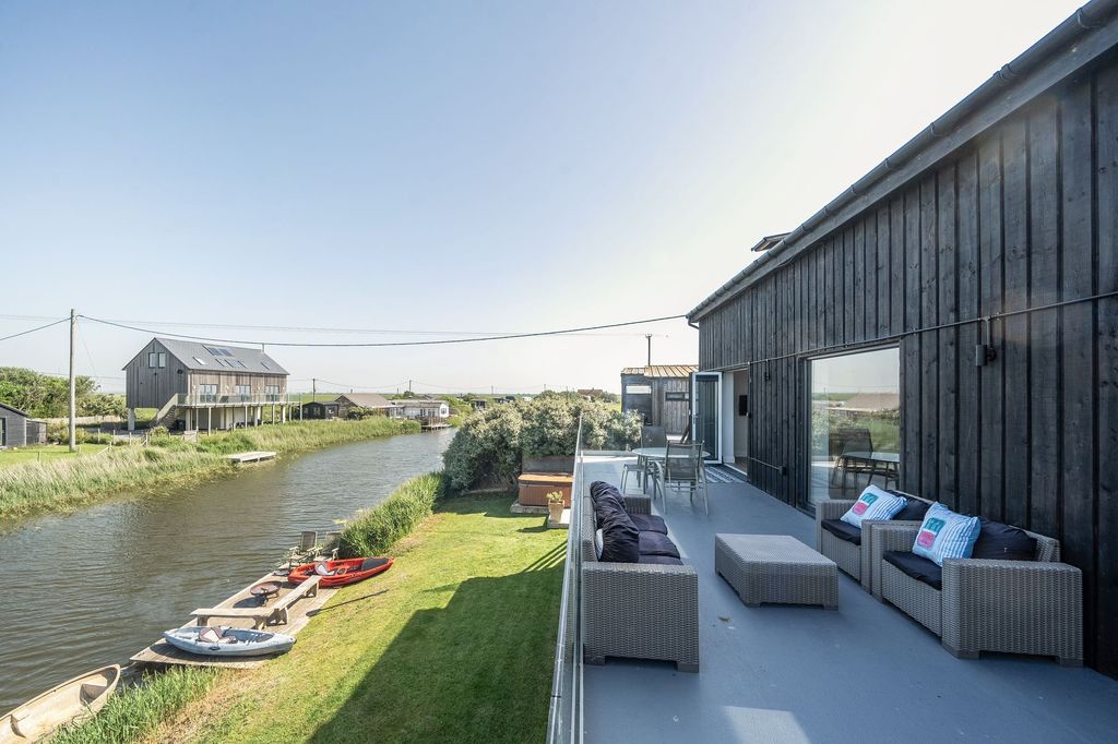 Property photo 2 of 32 First Floor Balcony, Garden & River Views