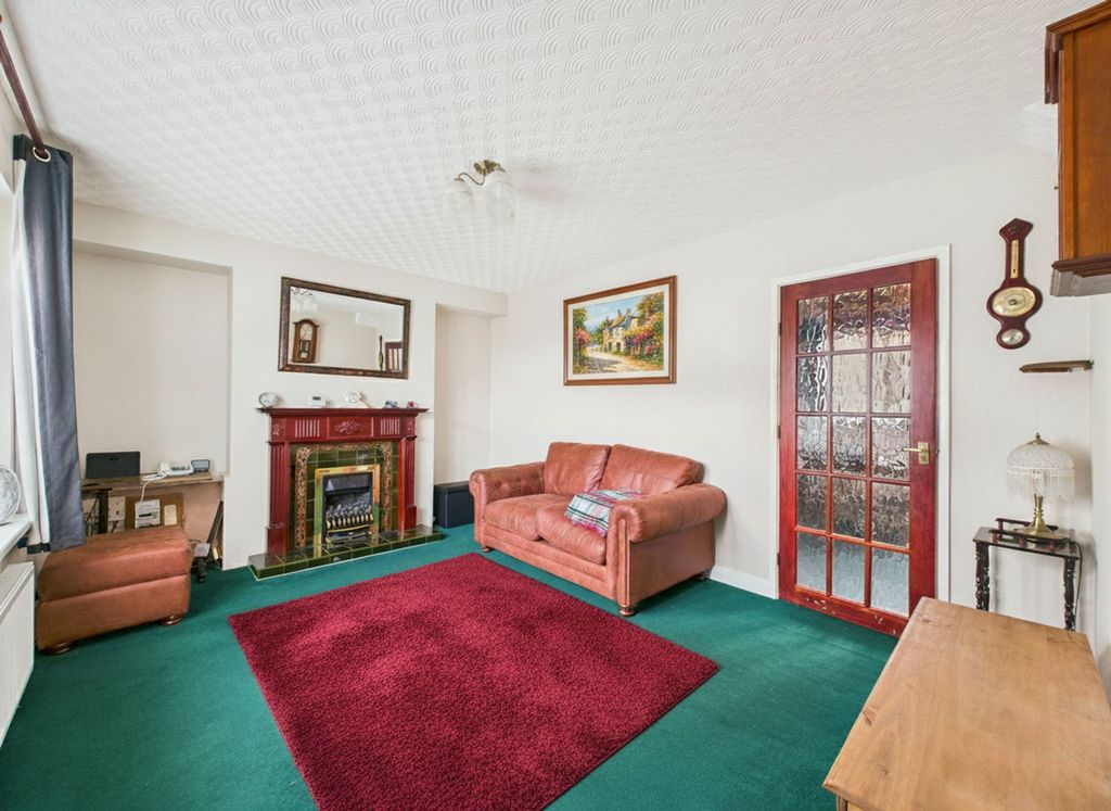 Property photo 2 of 15 Lounge