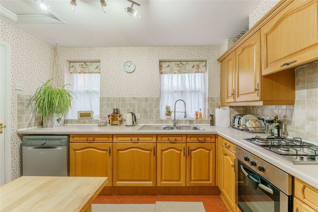 Property photo 2 of 44 Picture No. 17