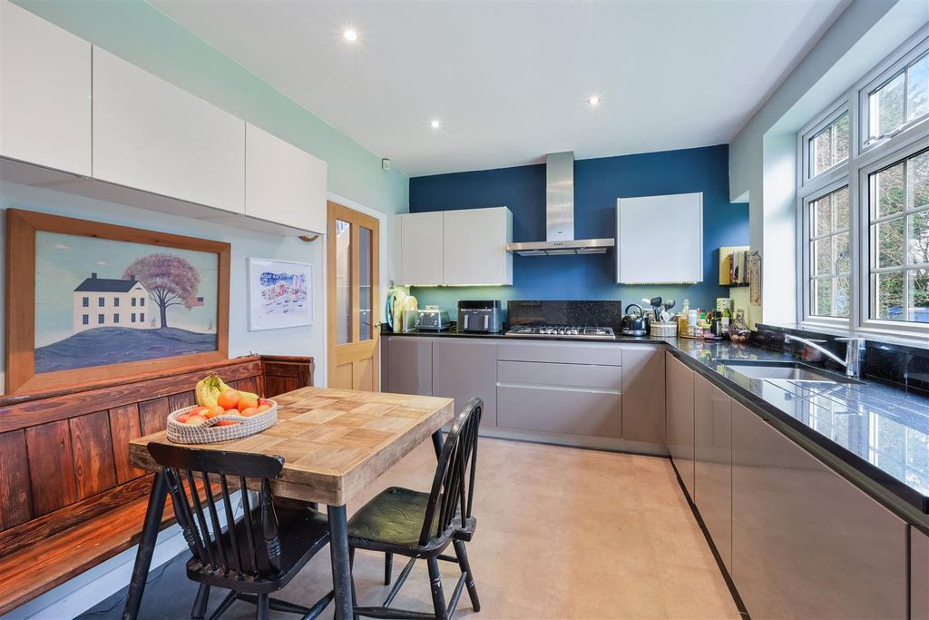 Property photo 3 of 25 Dorling Drive