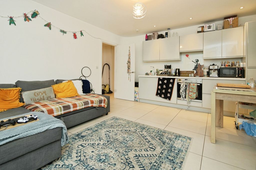 Property photo 3 of 18 Pbox-Img.Jpg