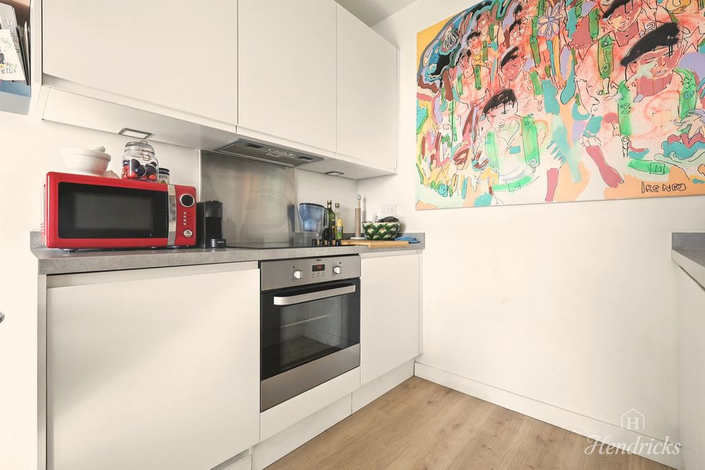 Property photo 2 of 23