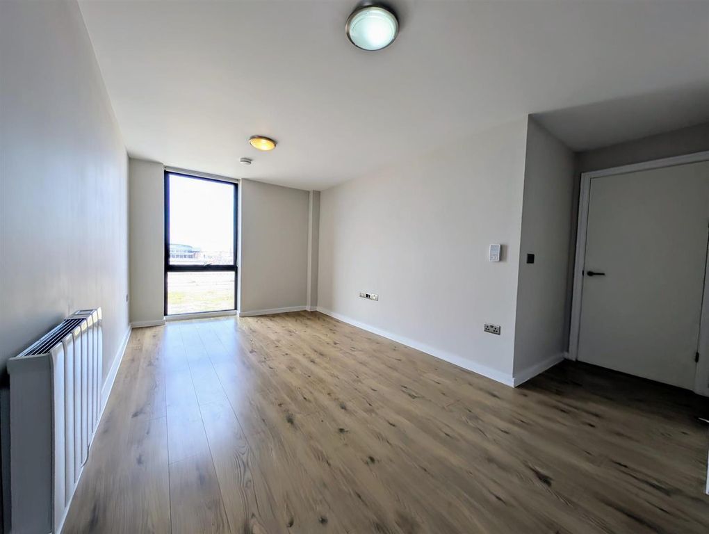 Property photo 1 of 10 Living Roomjpg