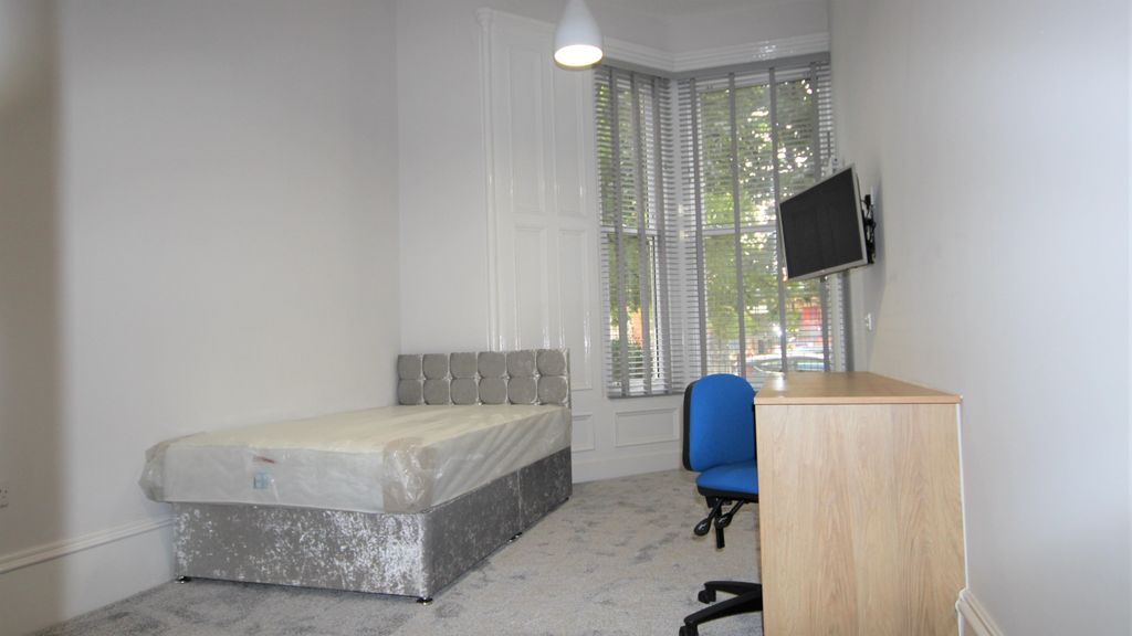 Property photo 2 of 17 8